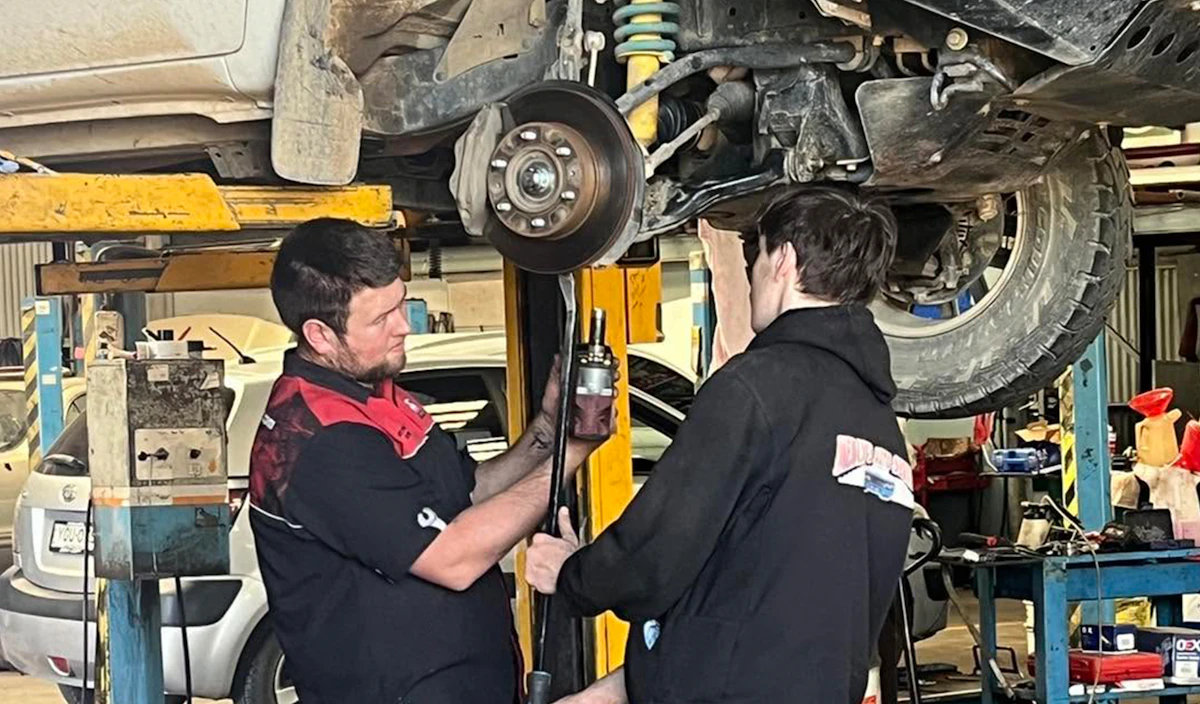Parkes Mechanics Performing Car Service